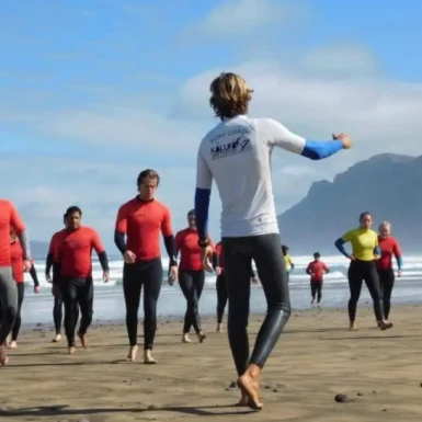 Instructores de kalufa surf school en famara